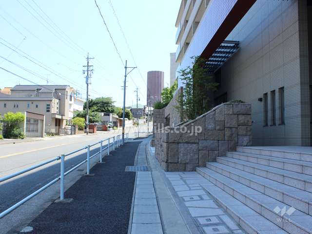 敷地東側の前面道路