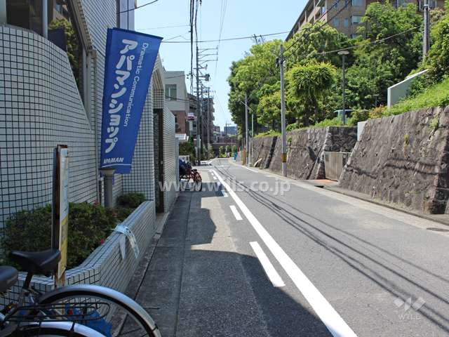 敷地北側の前面道路