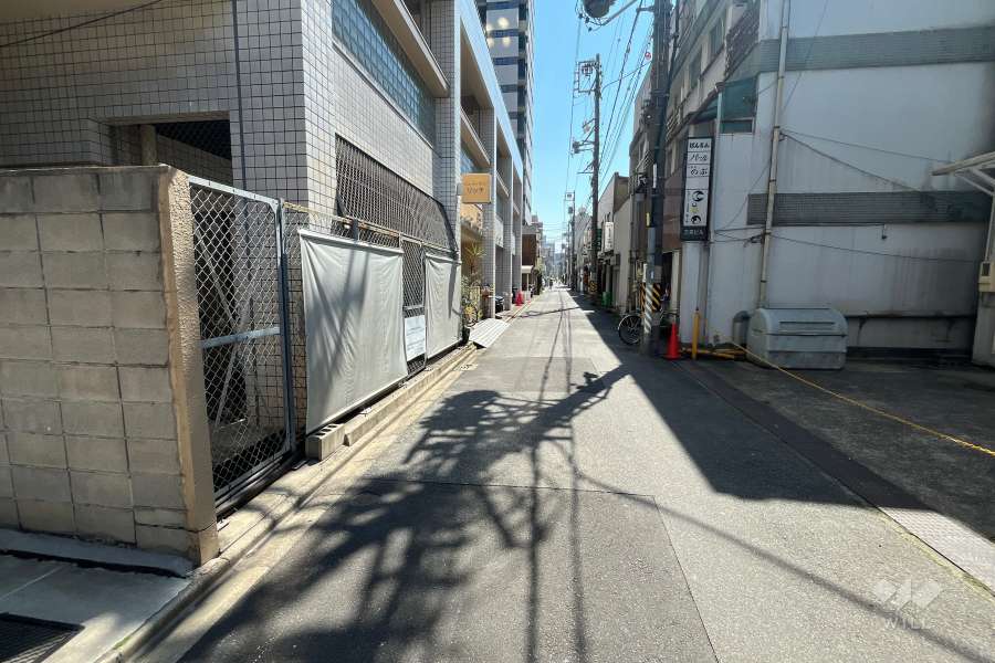 敷地南側の前面道路