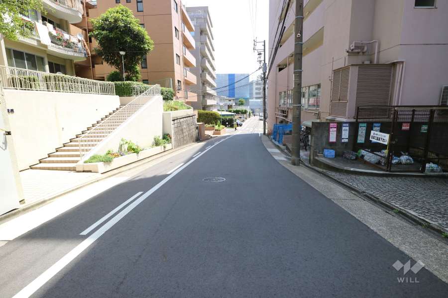 敷地南側の前面道路