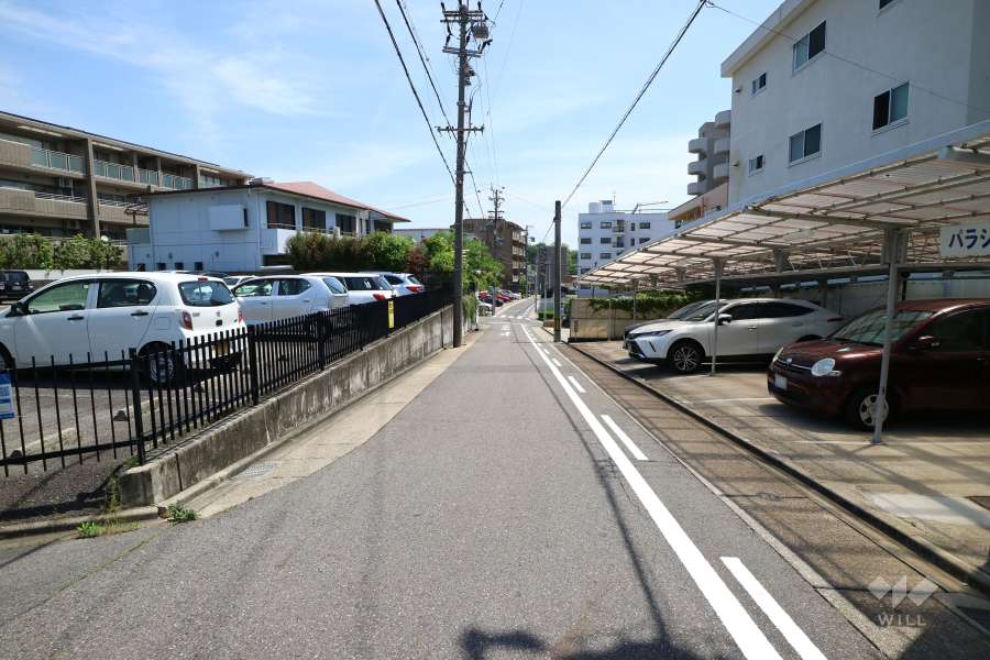 敷地北側の前面道路