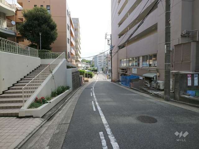 敷地南側の前面道路