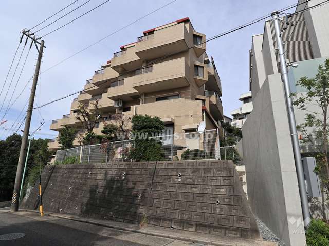 グランドメゾン覚王山の外観（東側から）