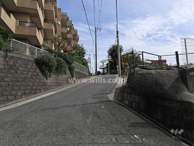 敷地南側の前面道路