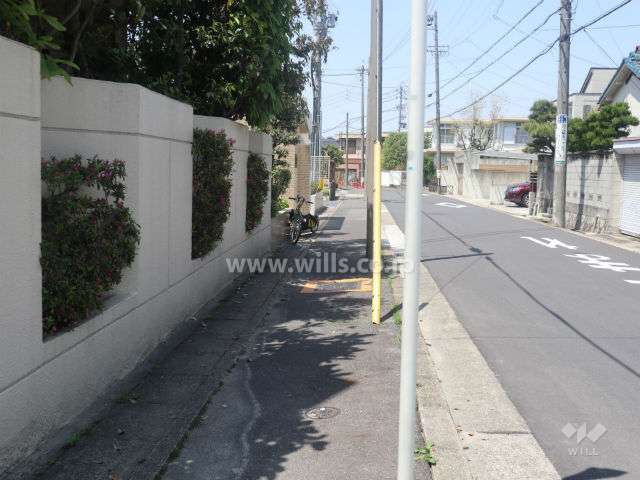 敷地東側の前面道路
