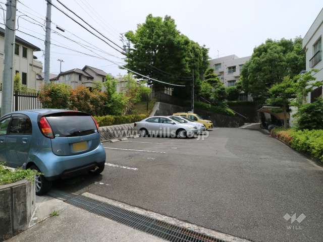 敷地内北側駐車場（屋外平面式）
