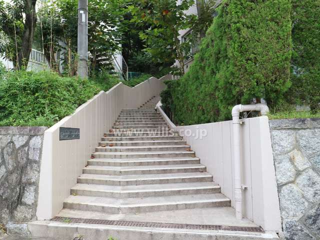 敷地入り口