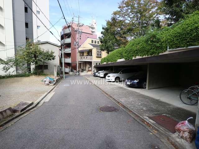敷地南側の前面道路