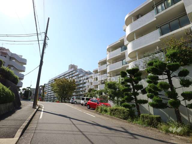 茶屋ヶ坂公園ハイツA棟の外観（東側から）