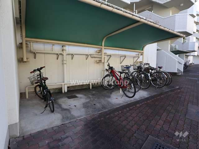 建物北側の駐輪場
