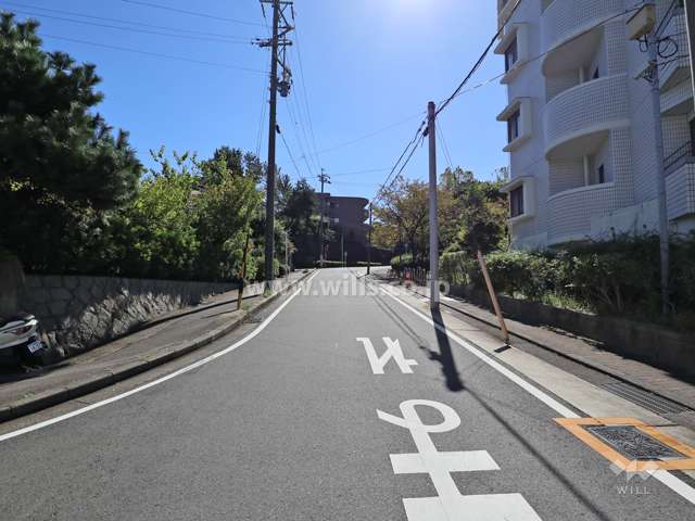 敷地の東側前面道路（北側から）