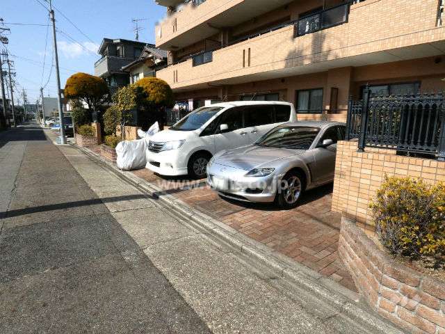 敷地内駐車場(屋外平面式)