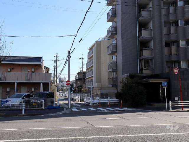 敷地北側の前面道路
