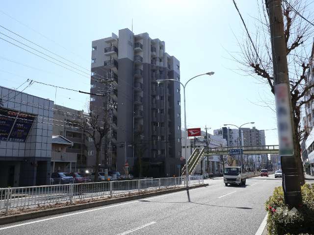 敷地西側の前面道路