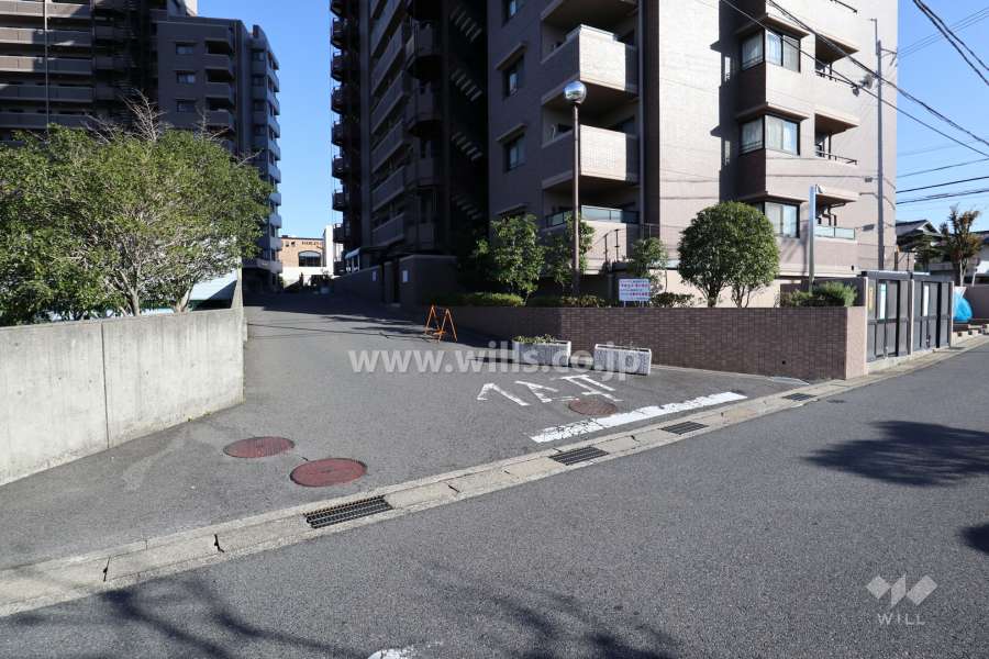 駐車場出入り口
