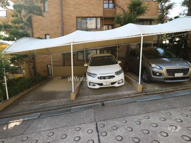 敷地内駐車場（屋根付き平面式）