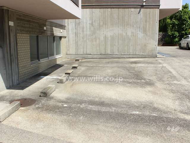 敷地内駐車場（屋外平面式)