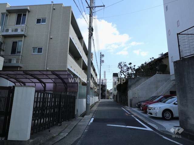 敷地南側の前面道路