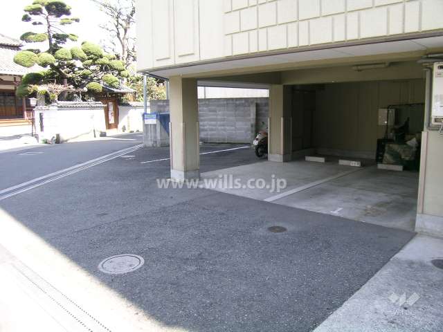 1階部分の駐車場
