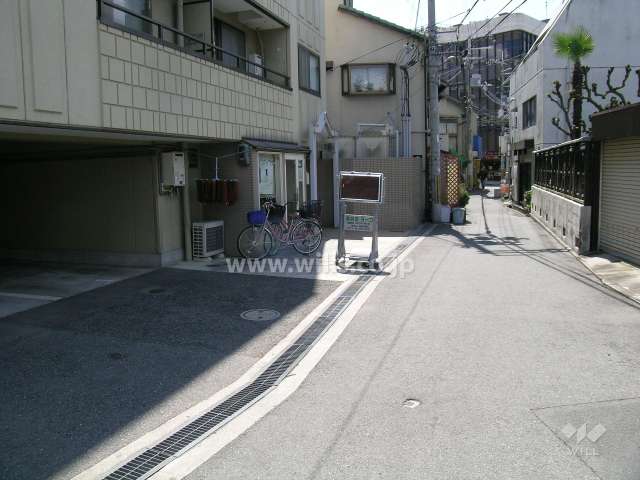 1階には店舗が入ってます。