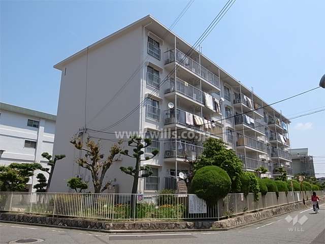 宝塚光明住宅1号棟の外観（南西側から）