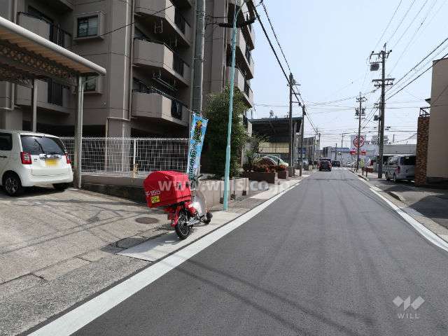 敷地南側の前面道路
