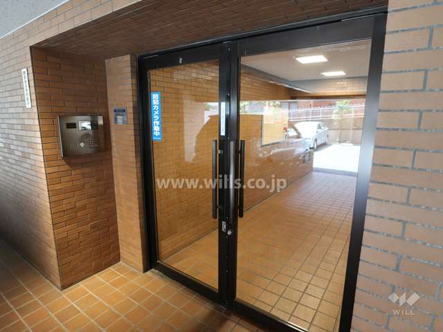 エントランスはオートロック付きです