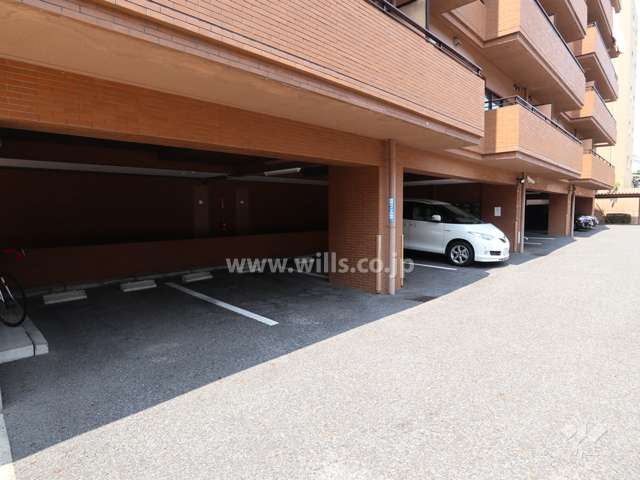 敷地内駐車場（屋内平面式）