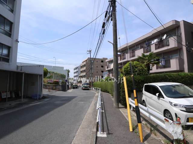 敷地南側の前面道路