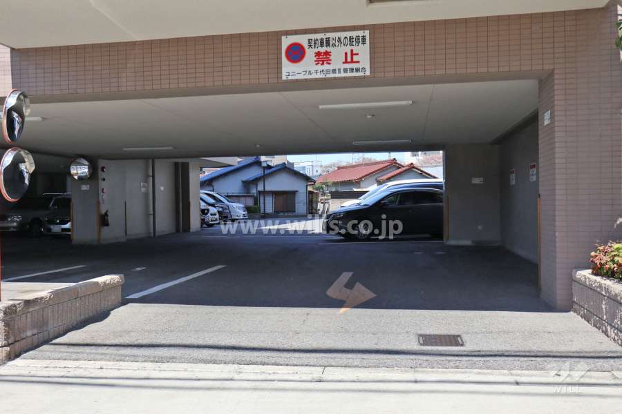 駐車場出入り口