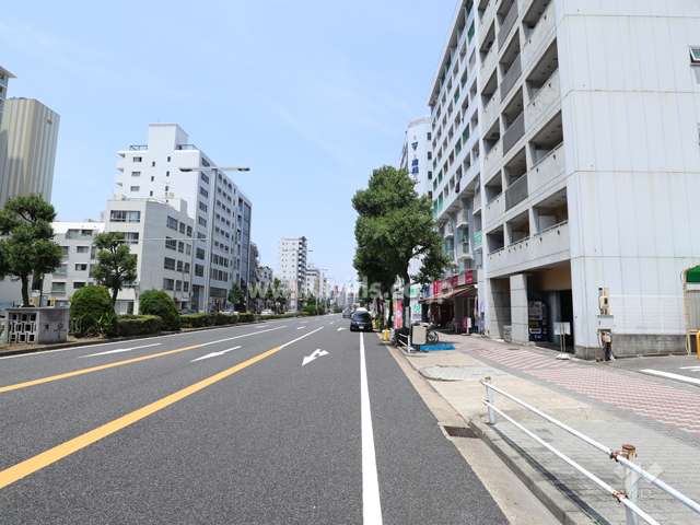 敷地南側の前面道路