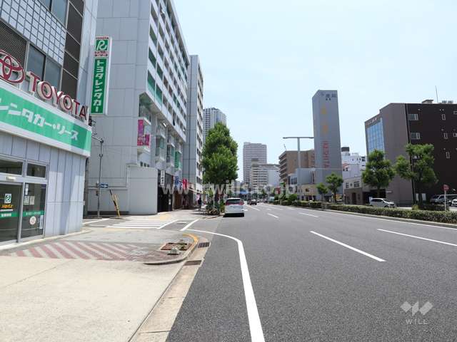 敷地南側の前面道路