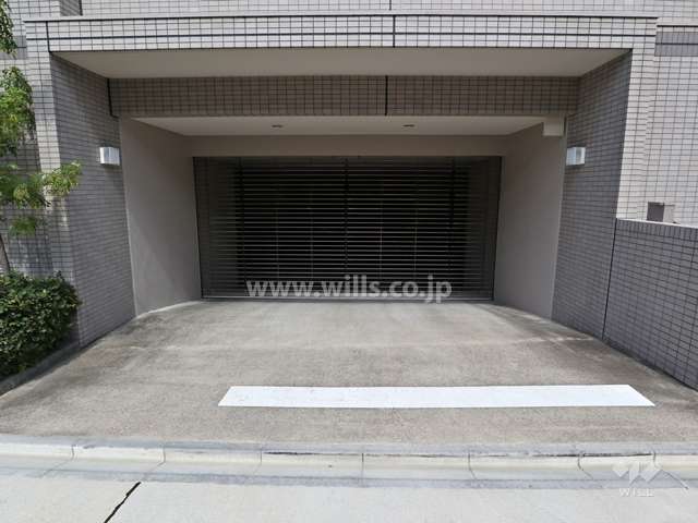 駐車場出入り口（リングシャッター付き）