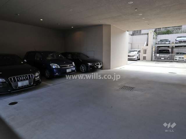 敷地内北側駐車場（屋内平面式）