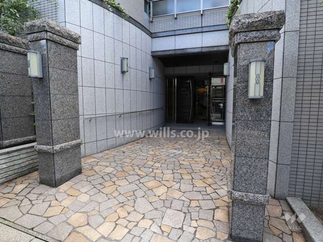 北側エントランスアプローチ