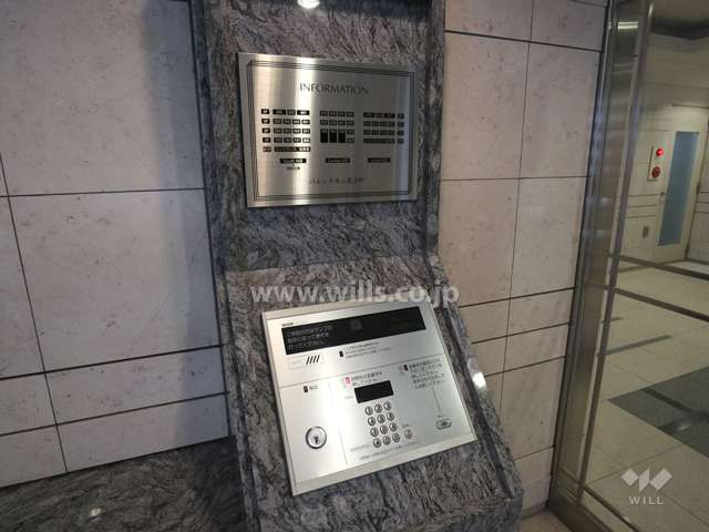 エントランスはオートロック付きです。