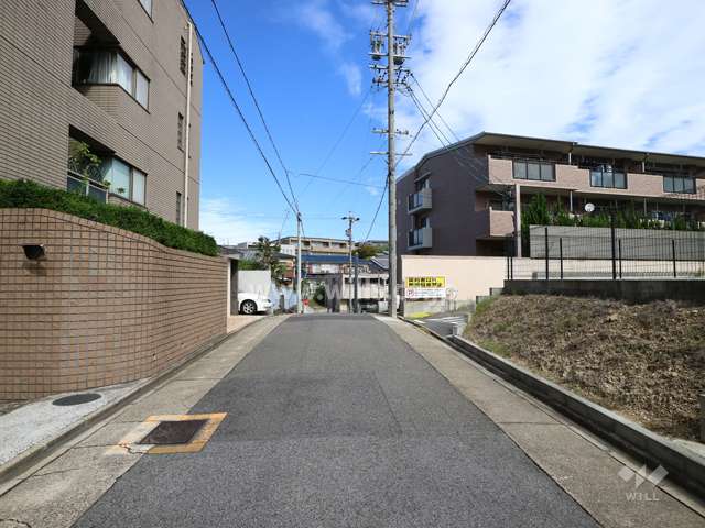 敷地東側の前面道路