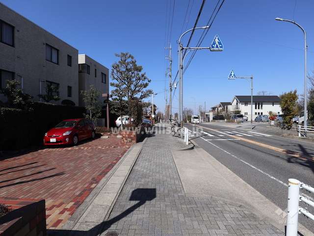 敷地北側の前面道路