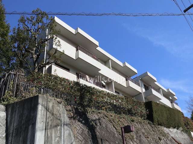 イトーピア東山ガーデンハイツC棟の外観（南西側から）