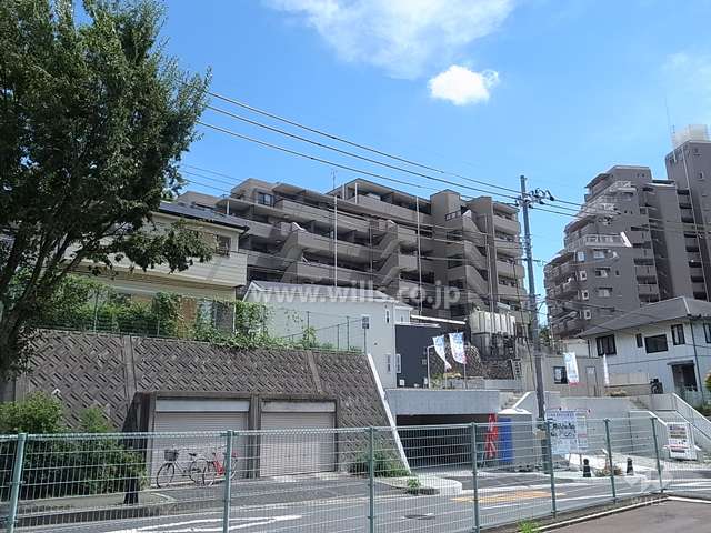 ライオンズマンション豊中西緑丘の外観（北西側から）