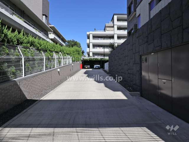 屋外駐車場通路