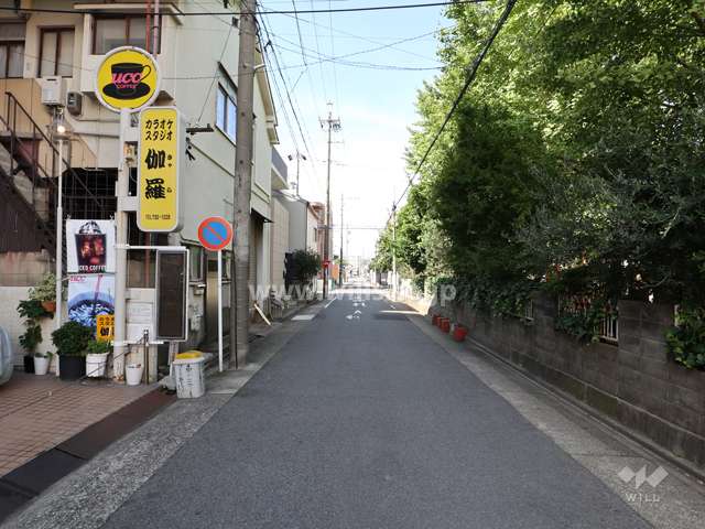 敷地北側の前面道路（東側から）