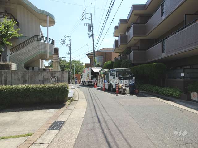 敷地南側の前面道路