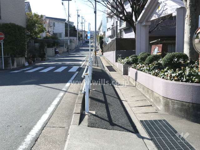 前面道路(南北を走る)