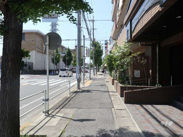 敷地南側の前面道路