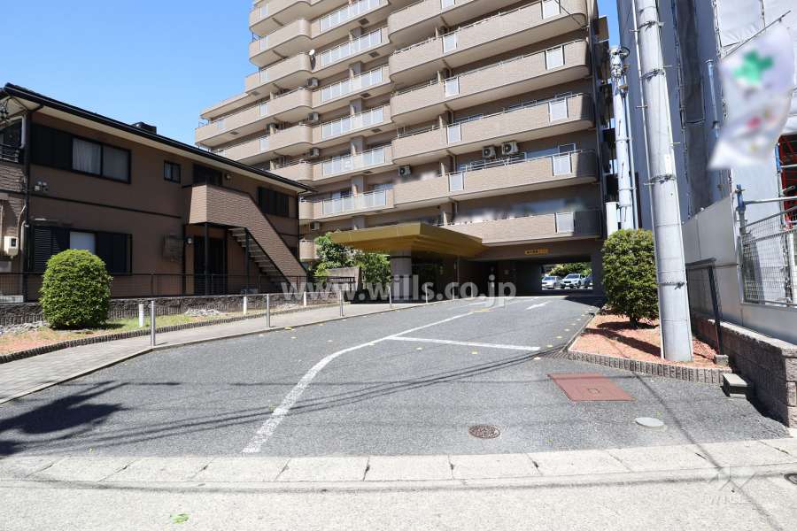 駐車場出入り口
