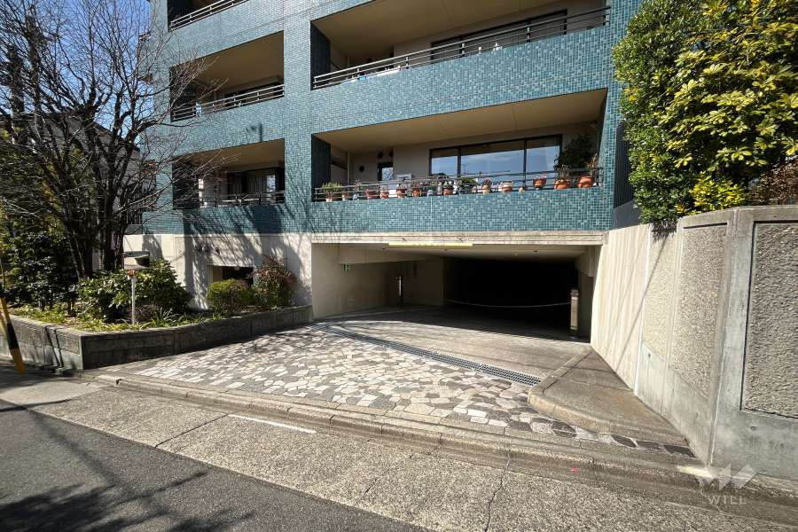 駐車場の出入口