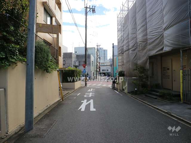 敷地南側の前面道路