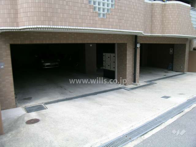 1階部分にある敷地内駐車場（平面式）