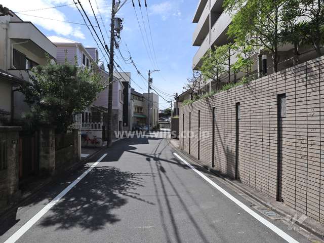 敷地東側の前面道路